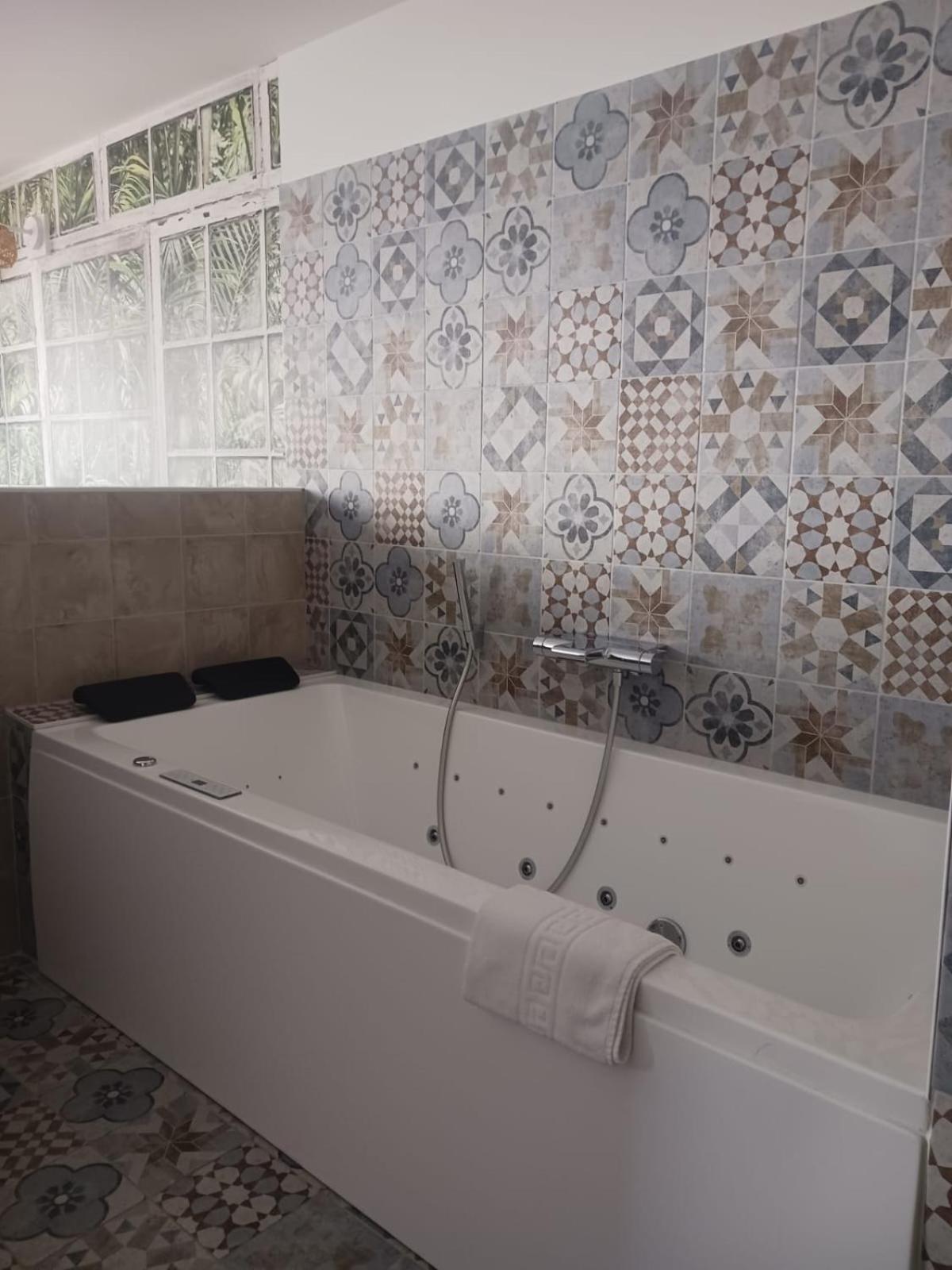 Cotinga Hotel Villars-les-Dombes Buitenkant foto