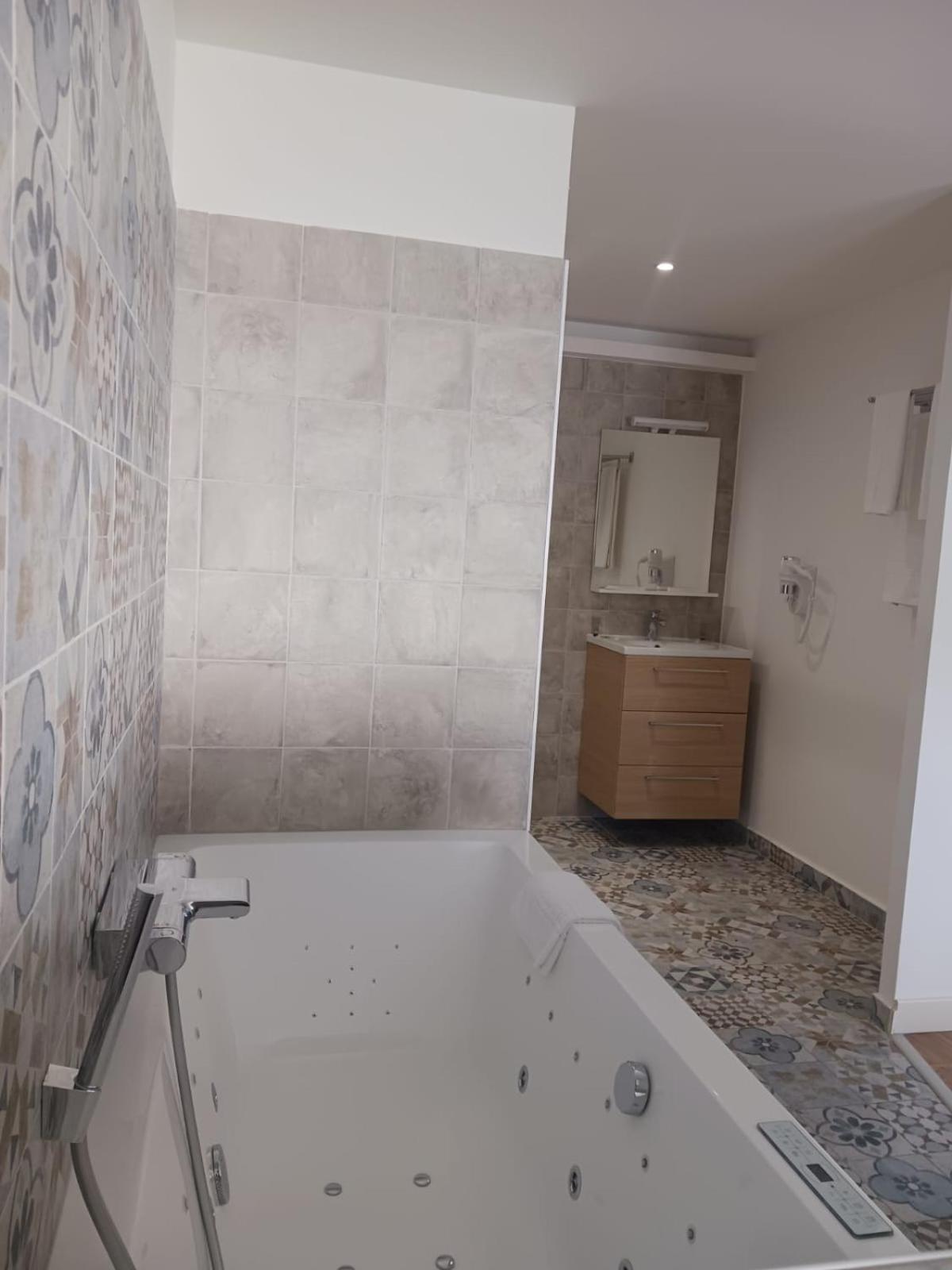 Cotinga Hotel Villars-les-Dombes Buitenkant foto