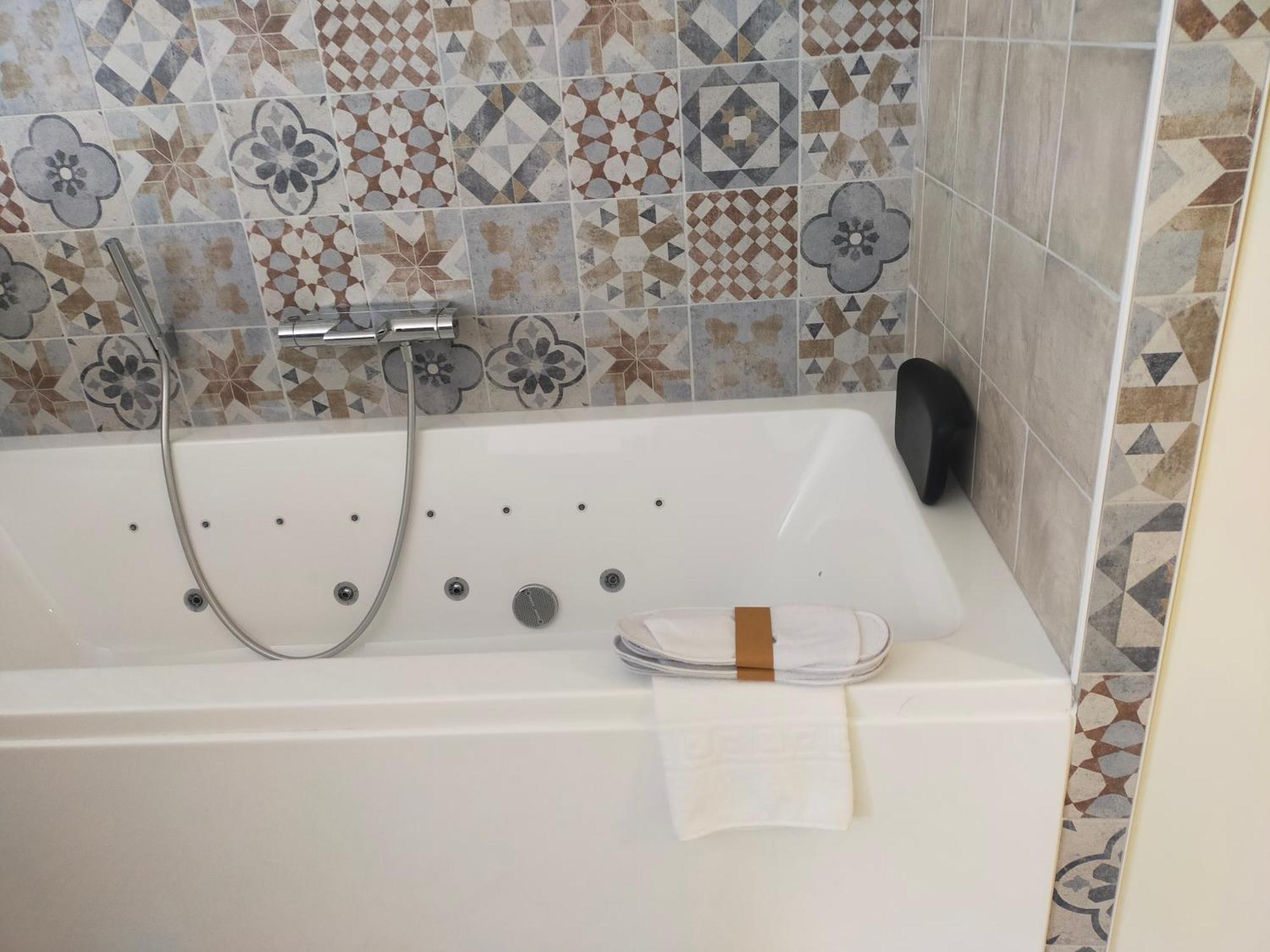 Cotinga Hotel Villars-les-Dombes Buitenkant foto